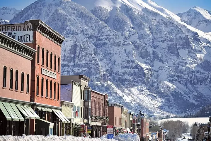 Private Transfer Denver Airport DEN to Hot Ski Resorts