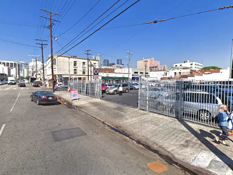 Parking at 601 E. 9th St. Lot