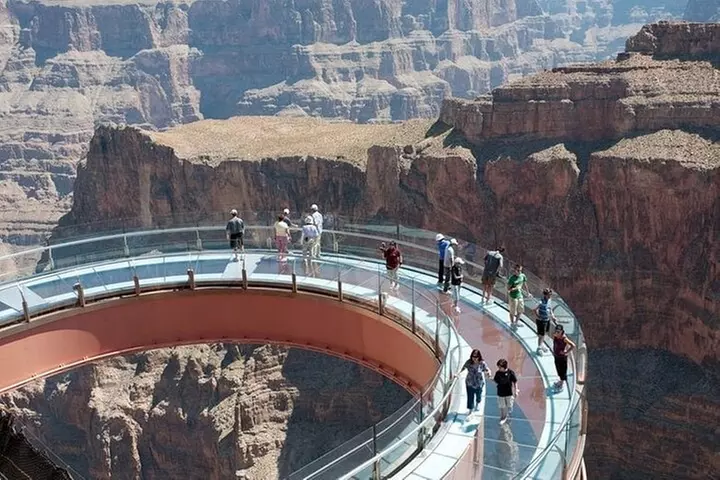 Grand Canyon Skywalk & Seven Magic Mountains Tour