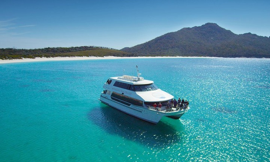 Image 2: Wineglass Bay Cruise from Coles Bay