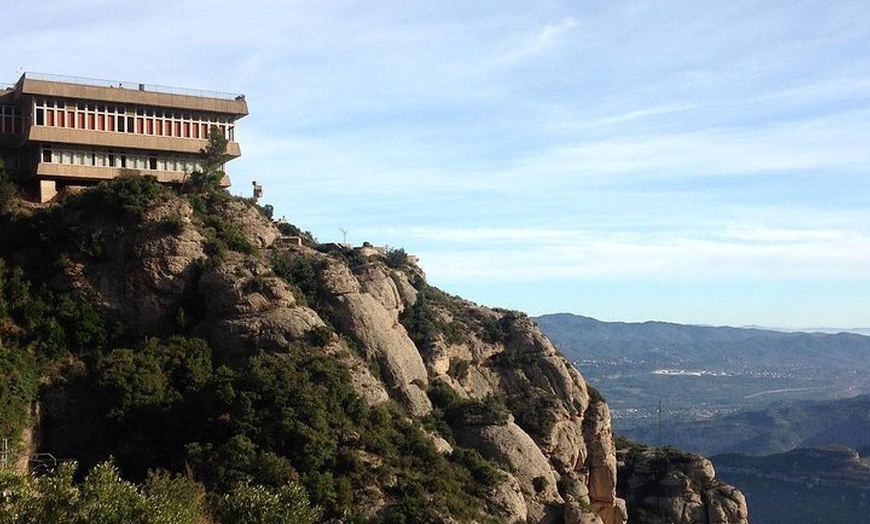 Image 8: Monasterio de Montserrat y Virgen Negra con Almuerzo en Casa Rural
