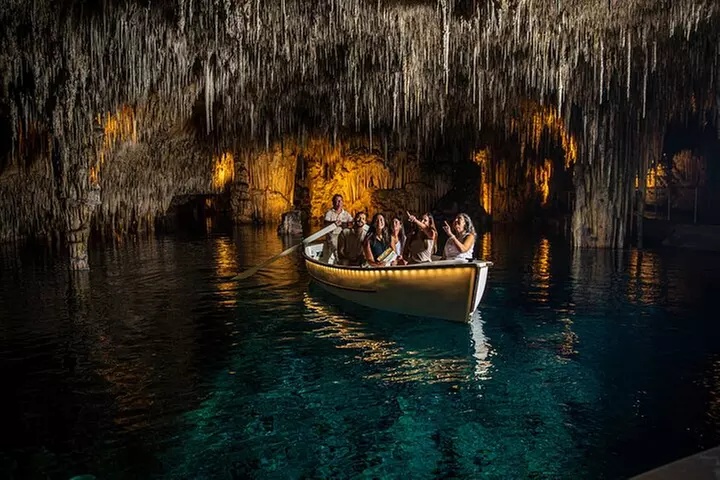 Medio Día a las Cuevas del Drach con Paseo en Barco y Concierto.