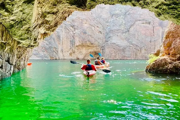 Self-Drive Emerald Cave Kayak Tour: Guided Willow Beach Paddle