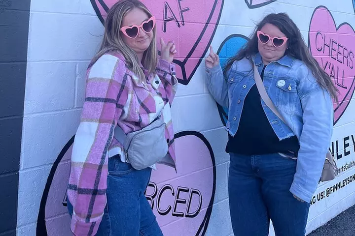 Nashville Shopping Tour with Wine, Cocktails and Snacks