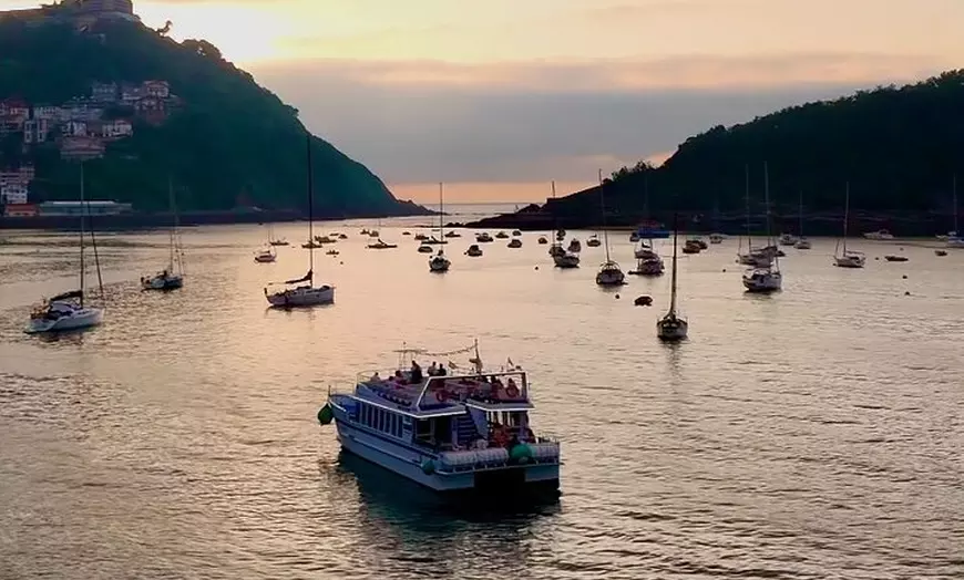 Image 7: Donostia San Sebastián Sunset en Barco desde el Mar