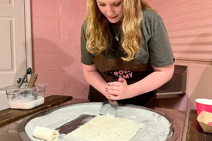 Interactive Rolled Ice Cream Crafting Class in Nashville