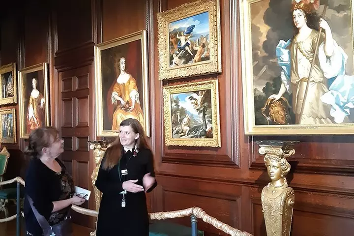 Private tour with an accredited expert guide Hampton Court Palace