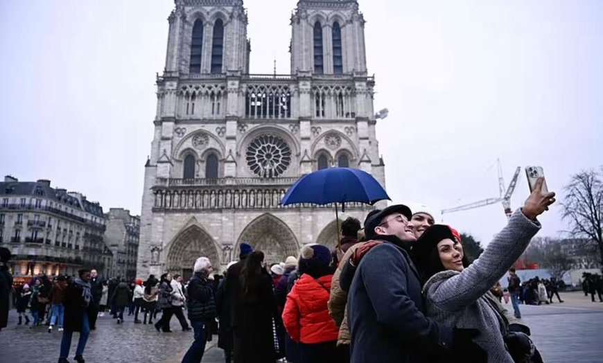 Image 6: Visite guidée professionnelle extérieure Notre-Dame