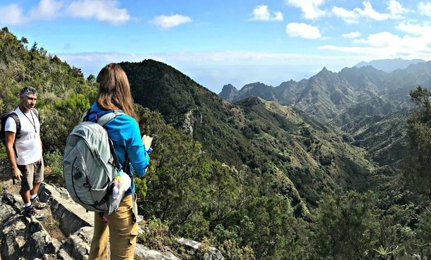 Image 1: Excursión guiada de senderismo para grupos pequeños en el Parque Ru...