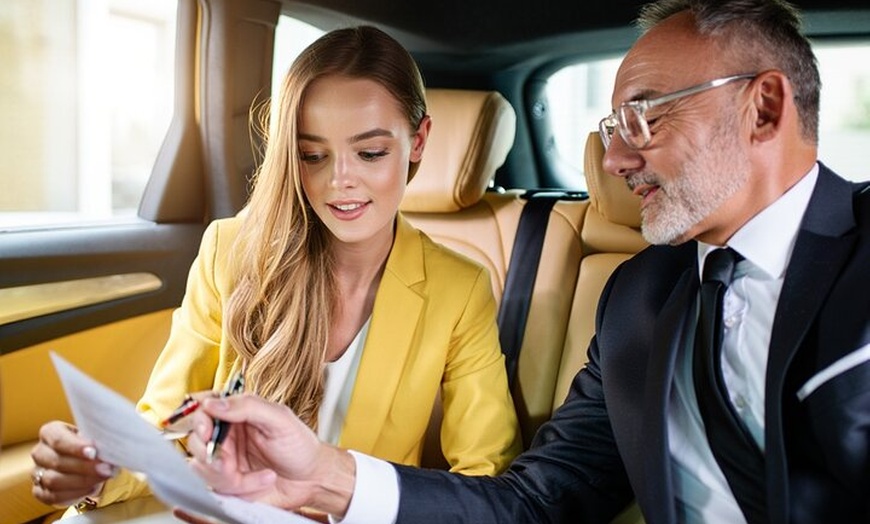 Image 4: Southampton to Gatwick Private Taxi Transfers