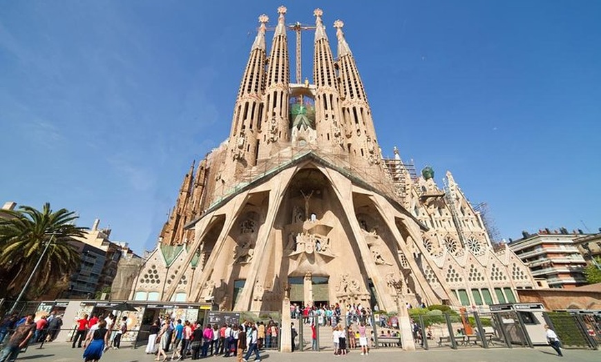 Image 10: Recorrido por Barcelona y Montserrat con entrada Evite las colas al...