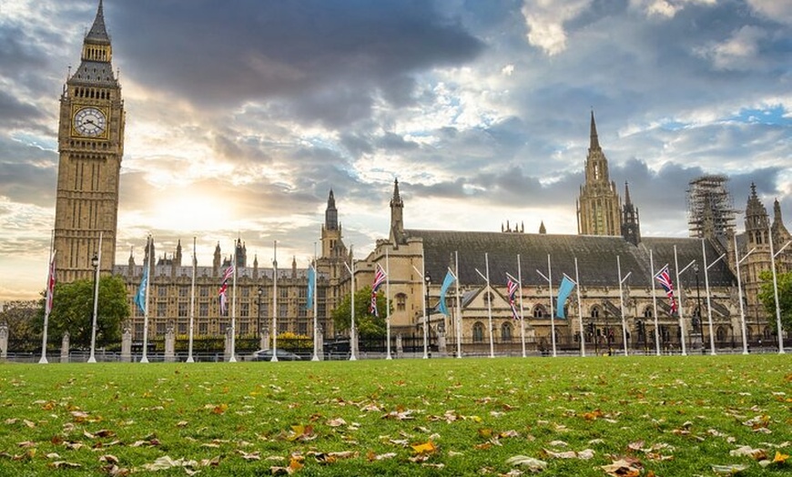 Image 3: Guided London Walking Tour of 50+ Landmarks with London Eye Entry
