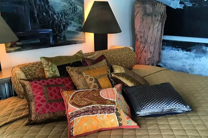 Sound Bath Meditation and Yoga Experience: Retail Therapy Gift for ...