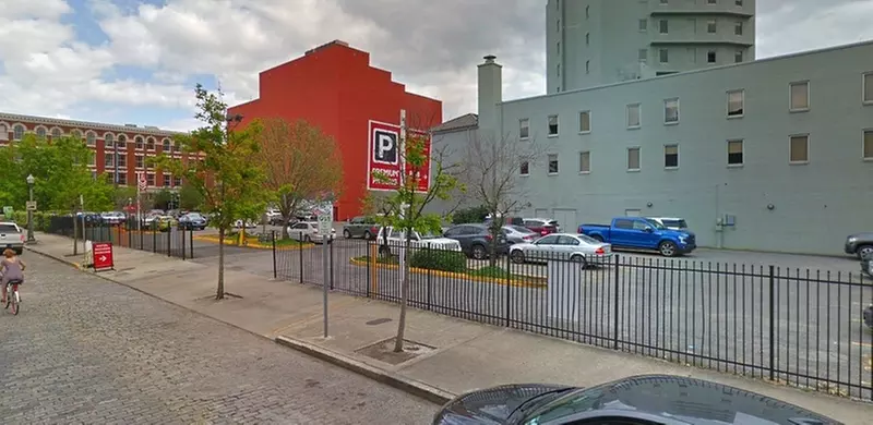 Parking at 900 St. Charles Ave. Lot - P148