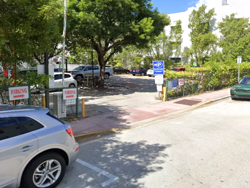 Parking at 39th St. Lot near the beach (234 39th St.) - Second Medium