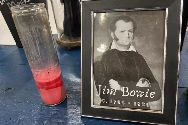 Texas' Oldest Haunted Pub Crawl Shared Walking Tour