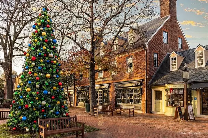 Private Colonial Williamsburg Christmas Holiday Decorations Walking Tour - Primary Image