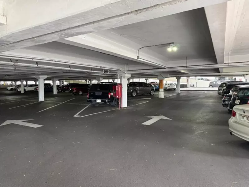 Parking at P1706 - Ala Moana Center - Macy Ground Garage