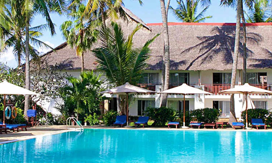 Image 1: ✈ KENYA | Mombasa - Voyager Beach Resort 4* - Tout inclus