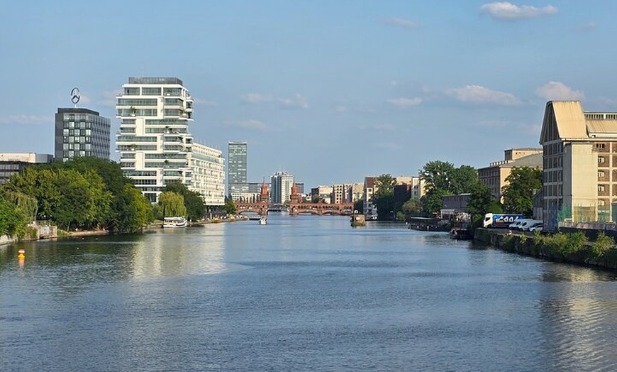 Image 16: Berlin VIP TOUR - Private Bus Tour inklusive Chauffeur und Guide