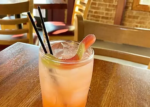 5% Cash Back at Henry's Lounge