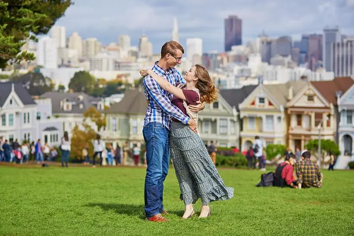 San Francisco : Professional Photoshoot at Painted Ladies - Second Medium