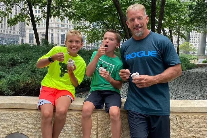 Chicago Family Food and Bike Tour with Top Attractions