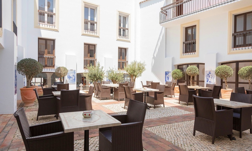 Image 8: ✈ ALGARVE | Carvoeira - Hotel Carvoeiro Plaza 3* - Bord de mer