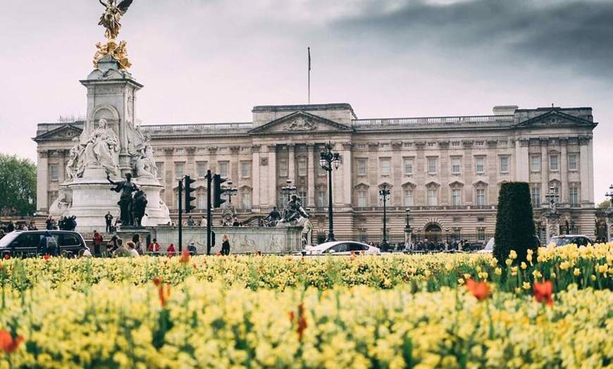 Image 17: Buckingham Palace Entrance Ticket & Changing of the Guard Tour