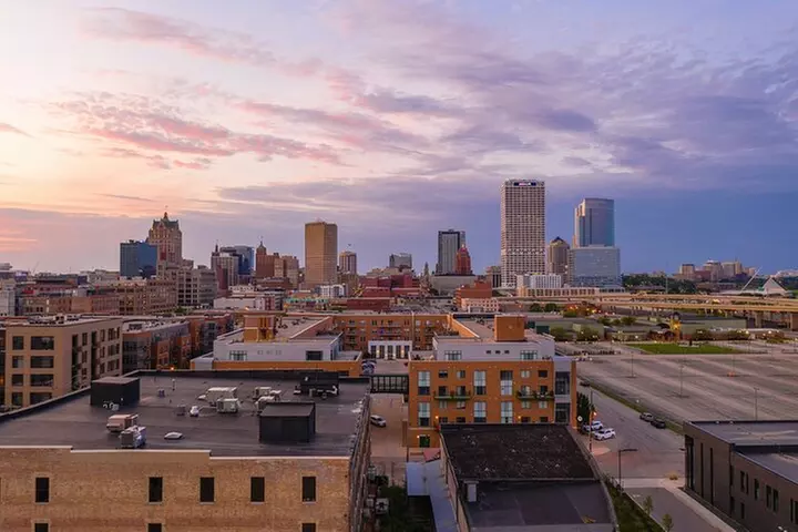 Self-Guided Scavenger Hunt: Milwaukee A Splash of Color