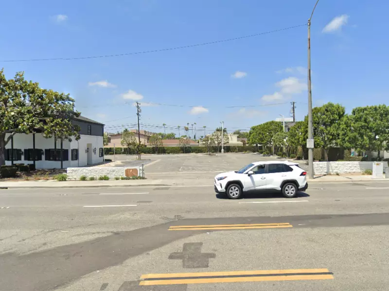 Parking at 619 S. Prairie Ave. Lot