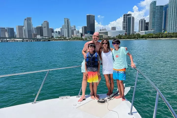 Miami Beach Luxury Yacht Adventure: Explore Stunning Coastline