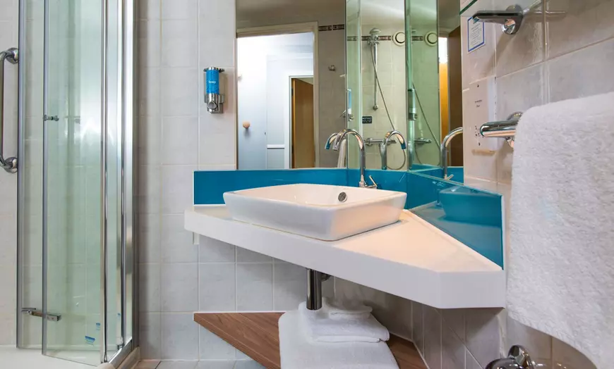 Image 5: ✈ REGNO UNITO | Londra - Holiday Inn Express London - Hammersmith, ...
