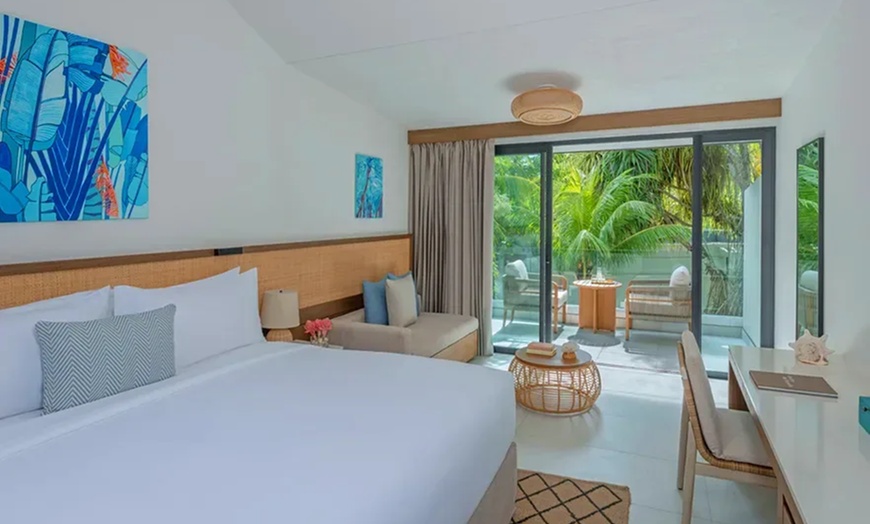 Image 2: ✈ SEYCHELLES | Île de Mahé - Avani+ Barbarons Seychelles 4*, 5 nuit...