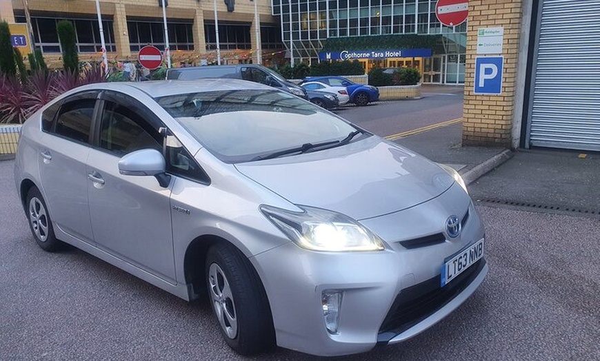 Image 2: One Way Taxi Transfer from Gatwick Airport to Heathrow Airport