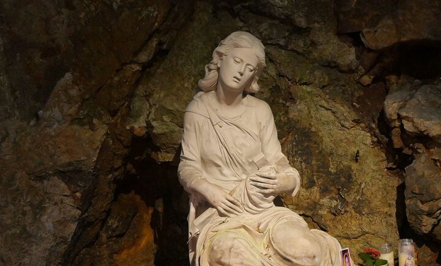 Image 2: Visite privée de la grotte Marie-Madeleine et de la basilique St Ma...
