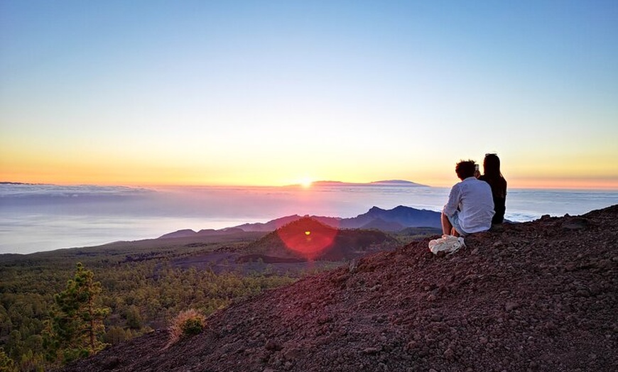 Image 13: Parque Nacional Teide con furgoneta