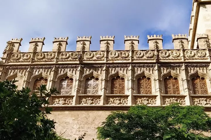 Excursión a pie medieval a Valencia en grupos pequeños con guía local