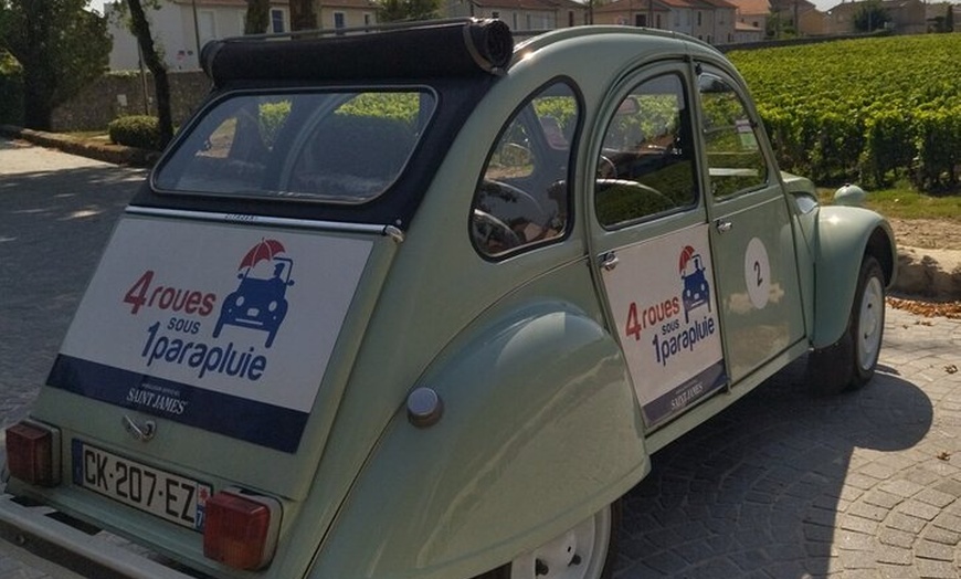 Image 1: Bordeaux : Tour privé centre-ville en 2CV avec dégustation - 3h