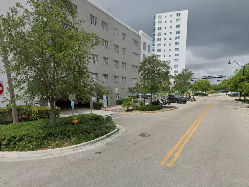 Parking at Shoppes at West Ave. Garage - Second Medium