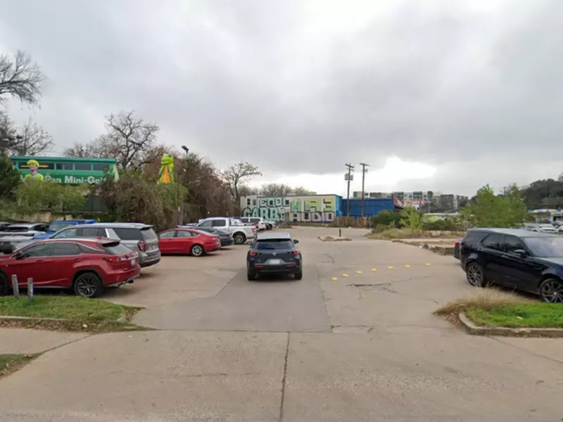 Parking at 1209 Barton Springs Rd. Lot - P3056