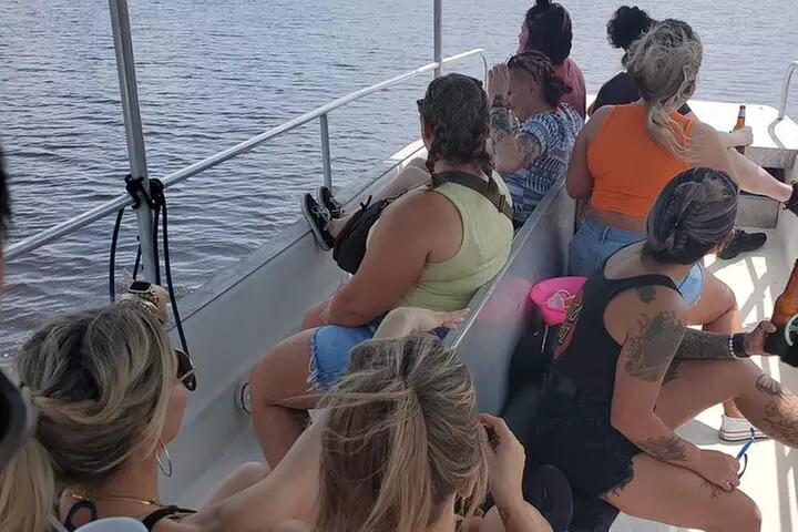 2 Hours Boat Tour in Louisiana Bayous Near New Orleans