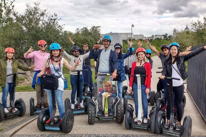 Pasea por el famoso Parque del Retiro en Segway