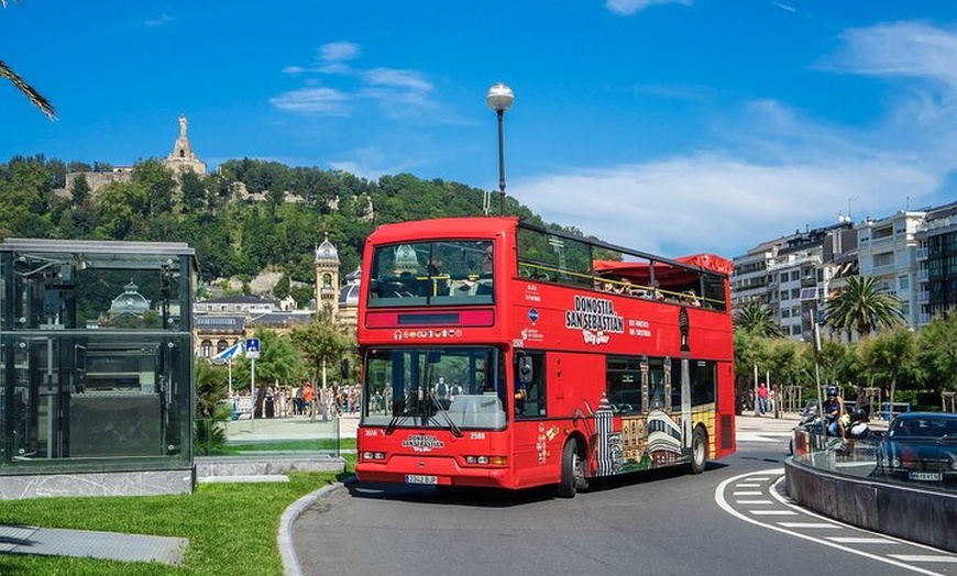 Image 9: Visita turística en autobús turístico por San Sebastián