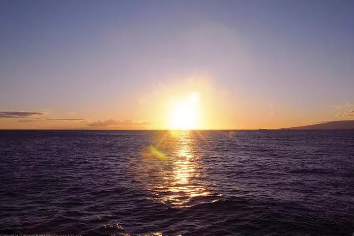 Honolulu: Pacific Star Sunset Dinner Cruise and Show