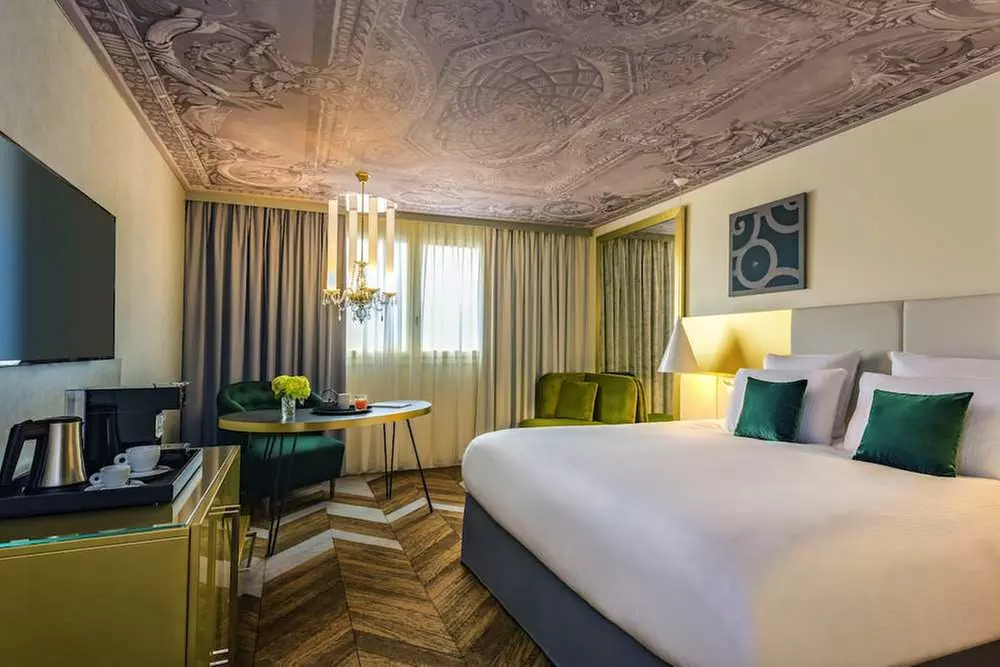 ✈ FRANCE | Versailles - Le Louis Versailles Château Hotel - MGaller...