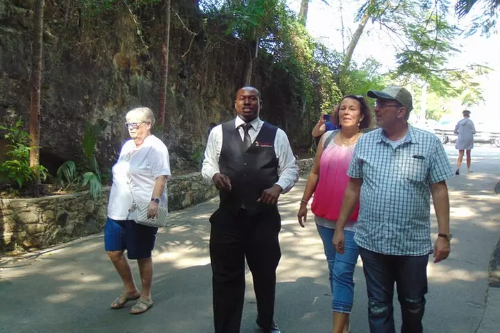 Private Guided Island Tour in Nassau Bahamas -Free Wifi & Drinks - Primary Image