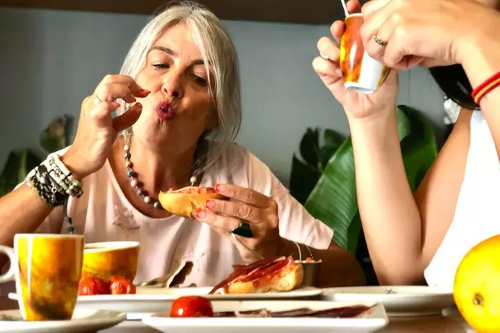 Experiencia del jamón ibérico con desayuno tradicional Madrid centro