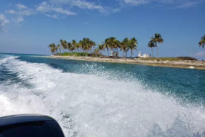 Half-Day Guided Boat Tour of Nassau Harbour and Rose Island - Second Medium