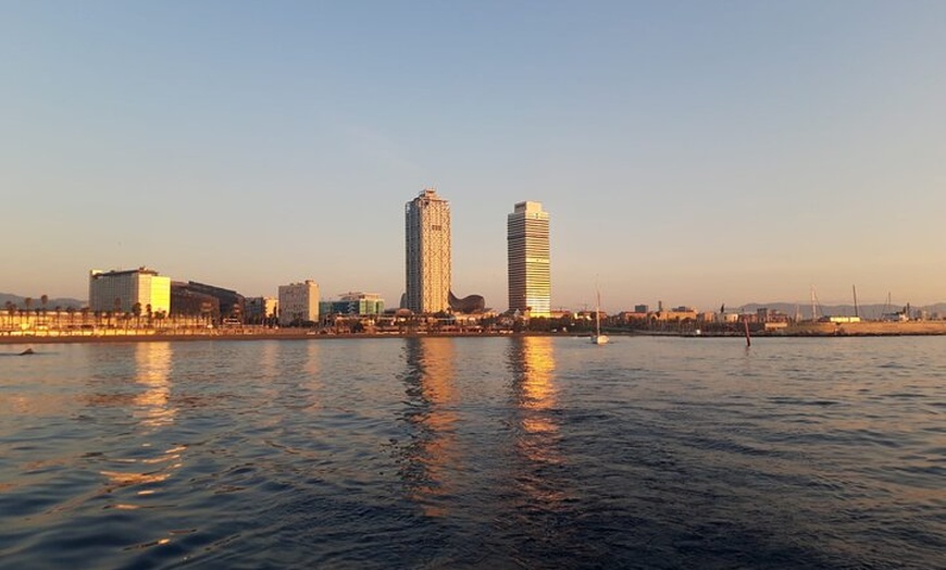 Image 7: Descubre Barcelona desde el mar con bebida de bienvenida!